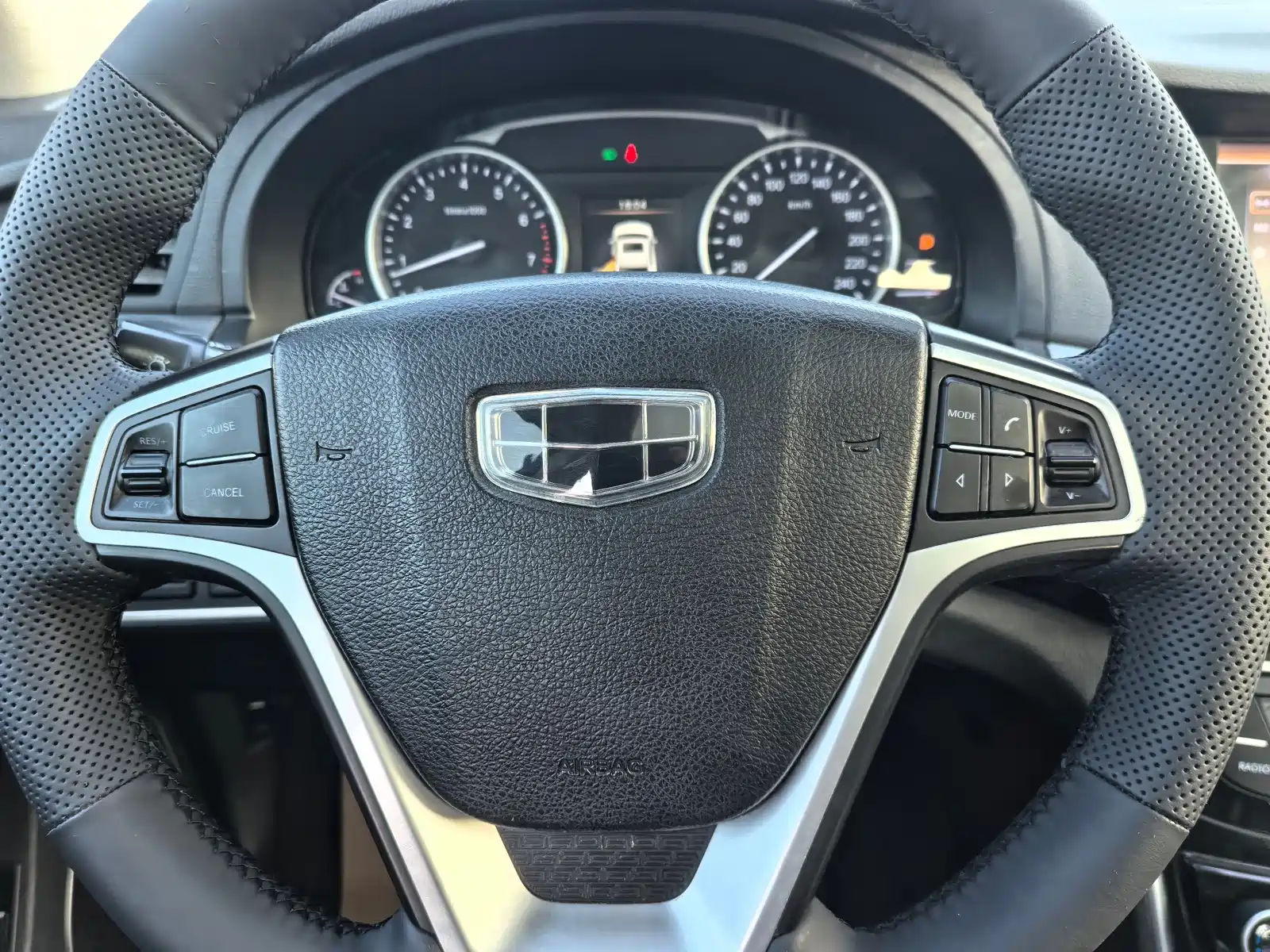 Фото 9 - Geely Borui