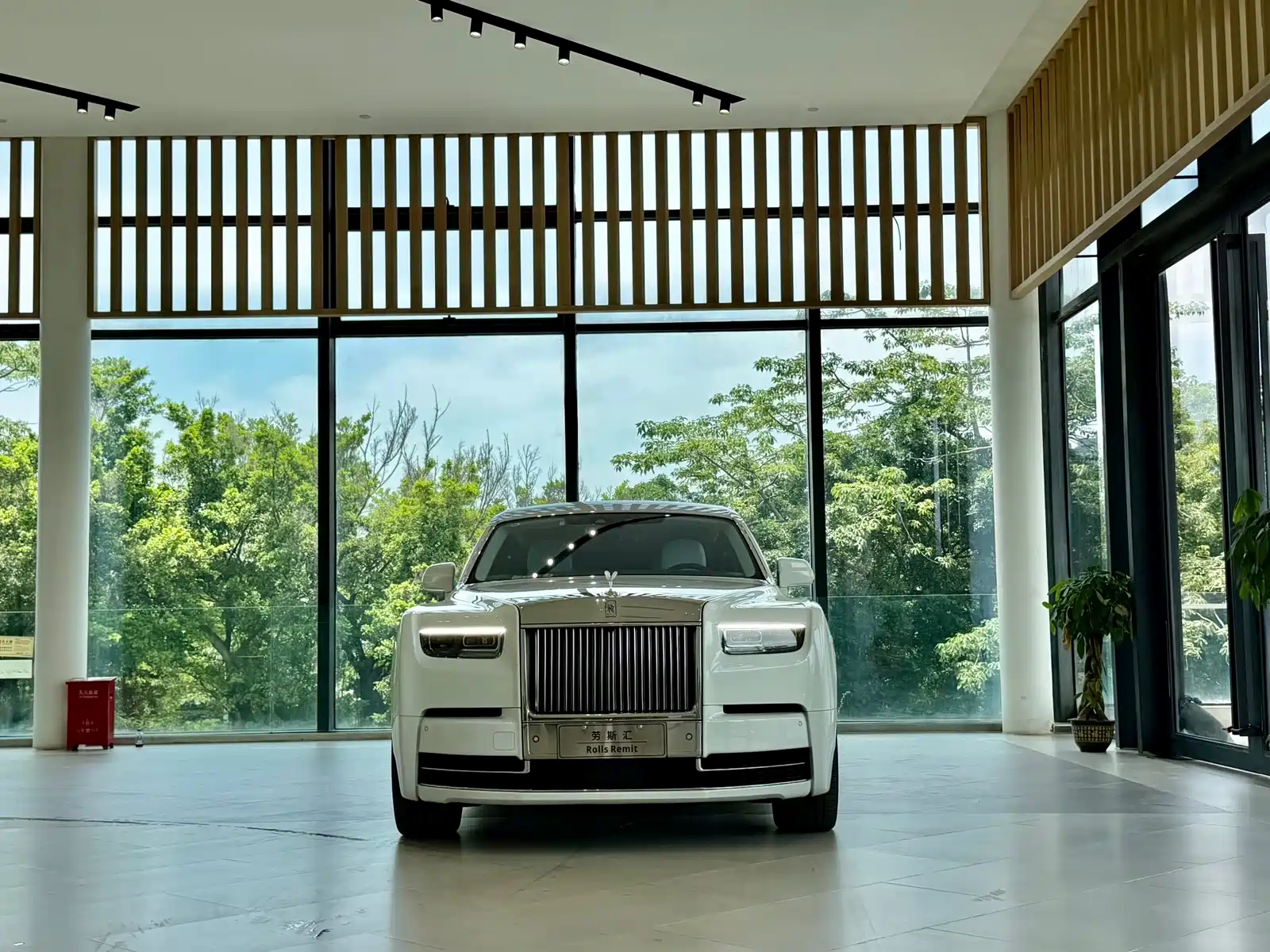 Фото 2 - Rolls-Royce Phantom