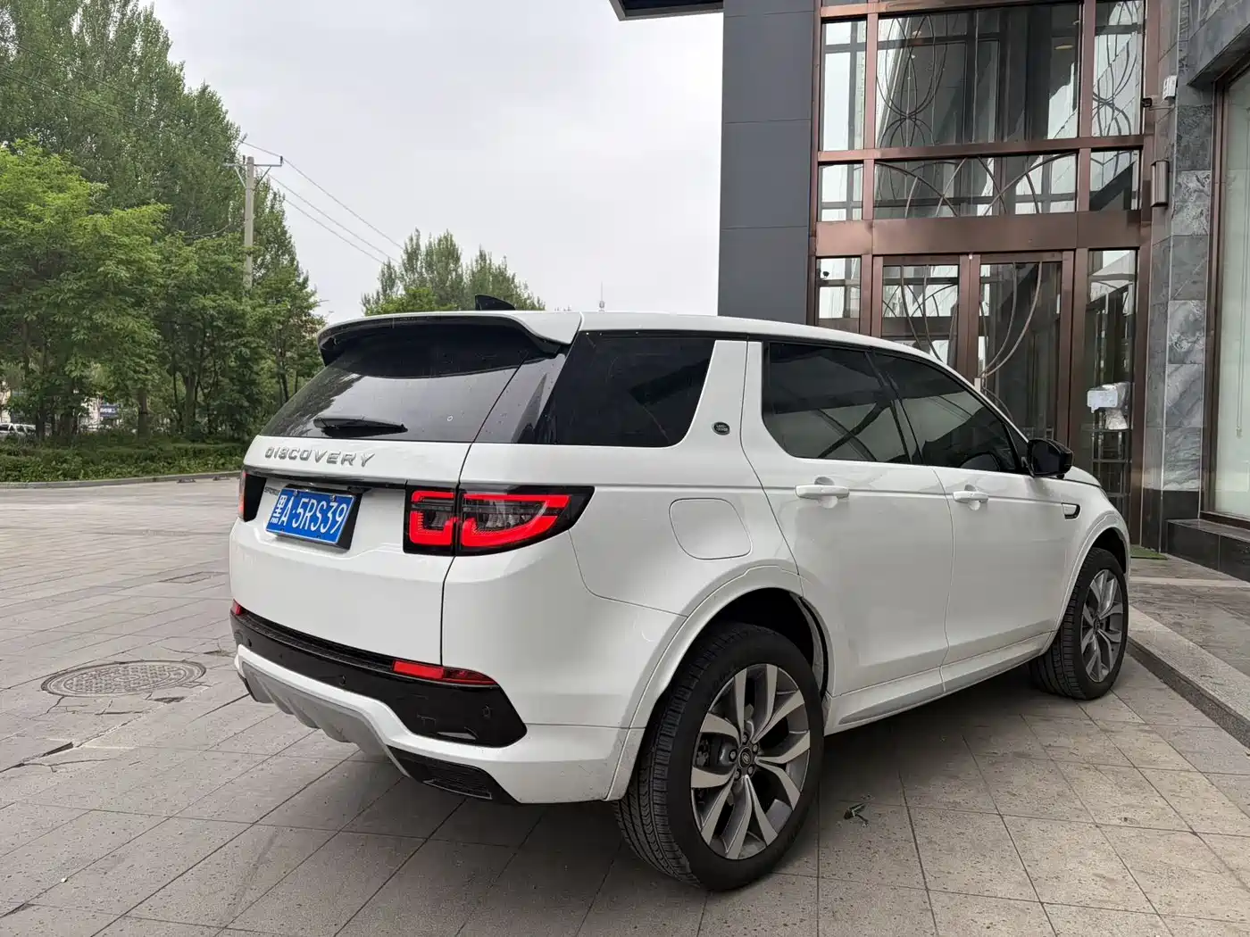 Land Rover Discovery Sport 2025 249PS Performance Tech Edition фото 9
