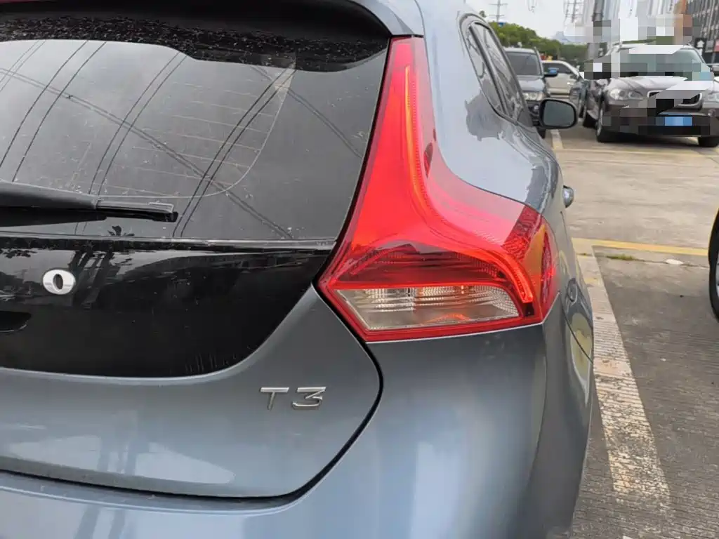 Фото 8 - Volvo V40