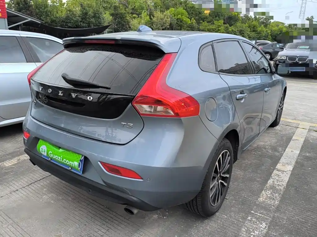 Фото 7 - Volvo V40
