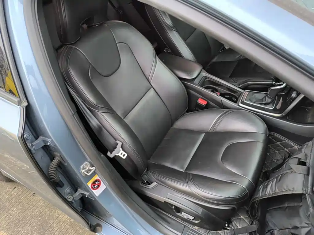 Фото 25 - Volvo V40