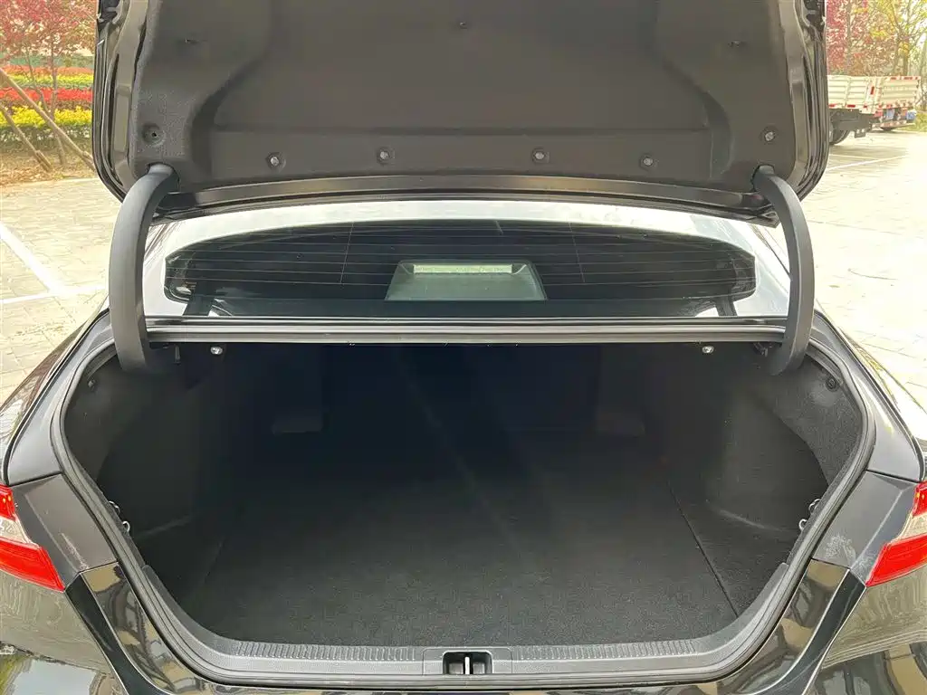 Toyota Camry 2021 2.0G Luxury Edition фото 16