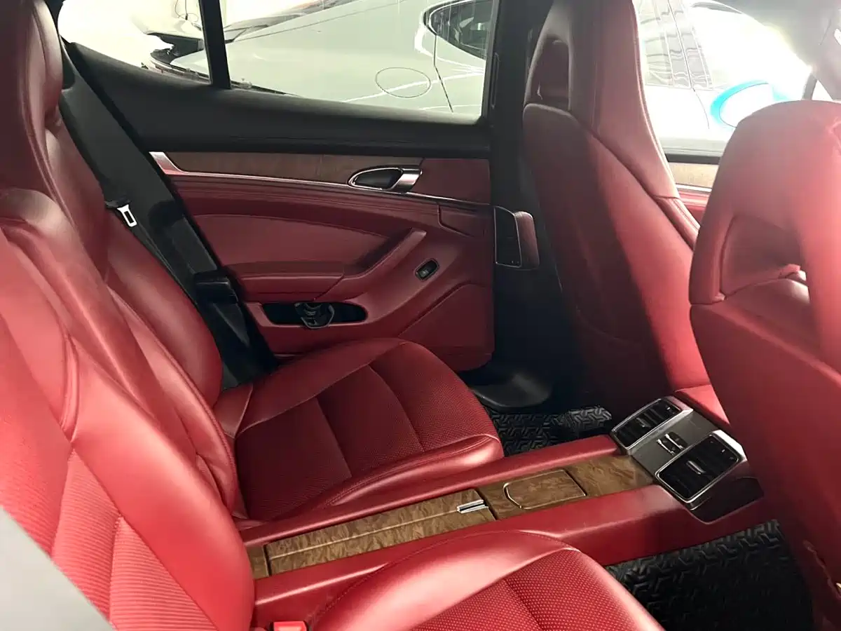 Porsche Panamera 2010 Panamera 4 3.6L фото 8