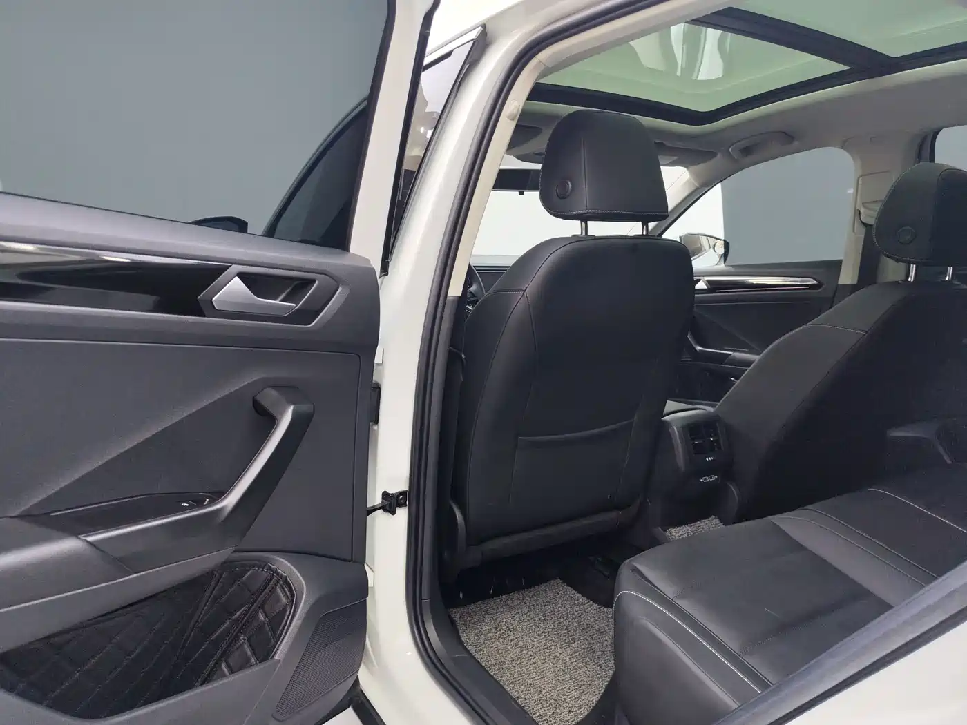 Volkswagen T-Roc, миниатюра 10