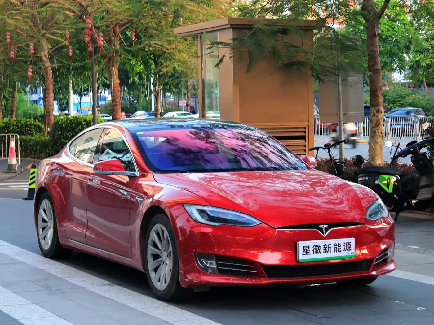 TESLA MODEL S