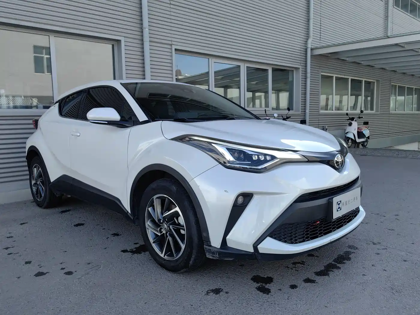 Toyota C-HR 2022 2.0L Leading Edition фото 2