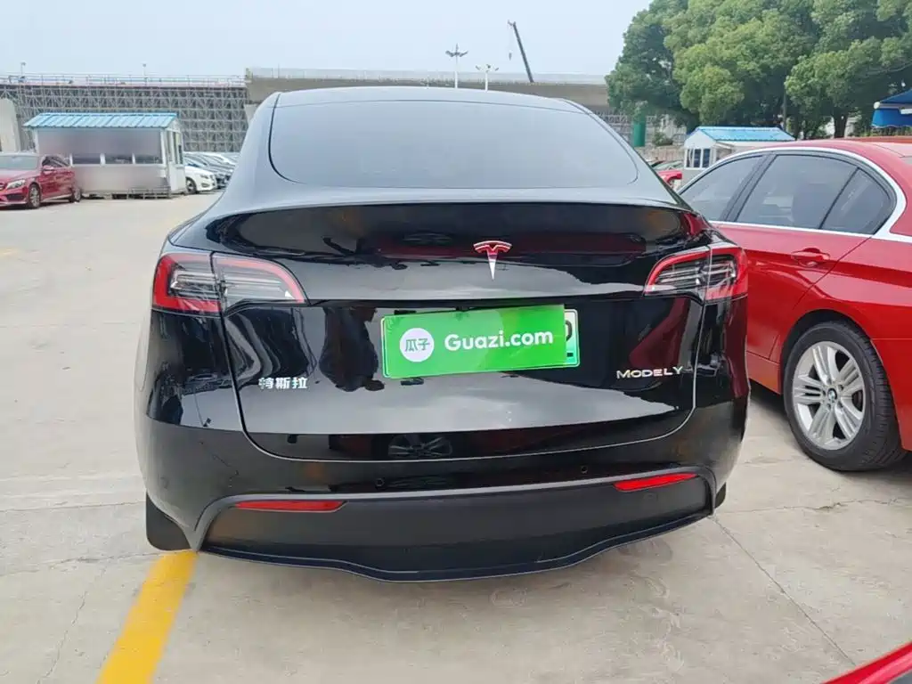 Photo 6 - Tesla Model Y