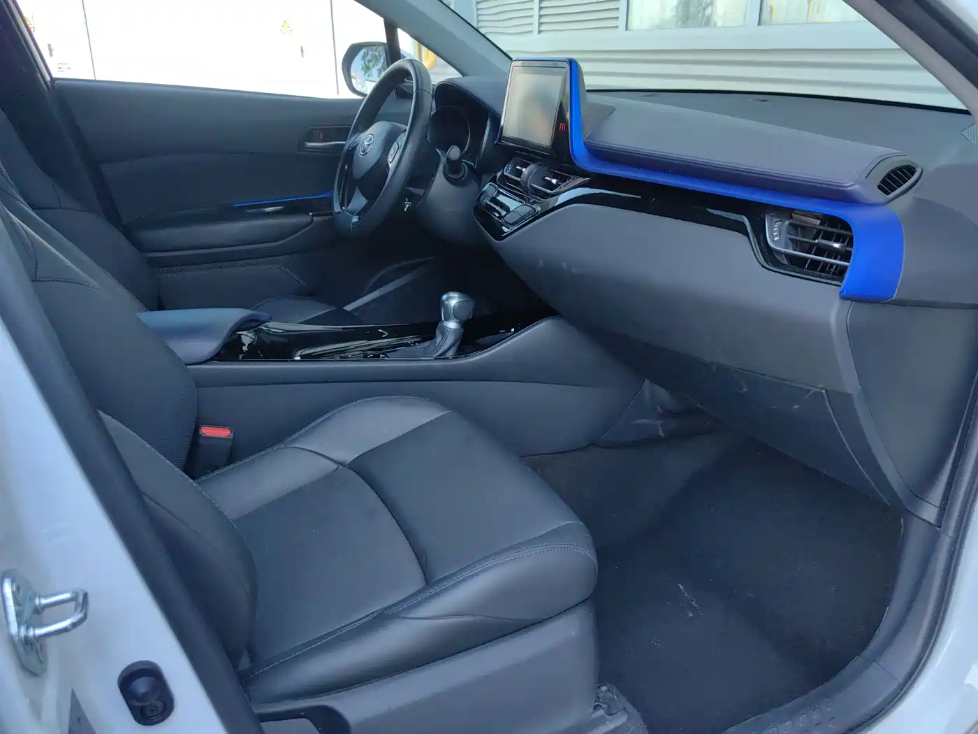 Toyota C-HR 2022 2.0L Leading Edition фото 10