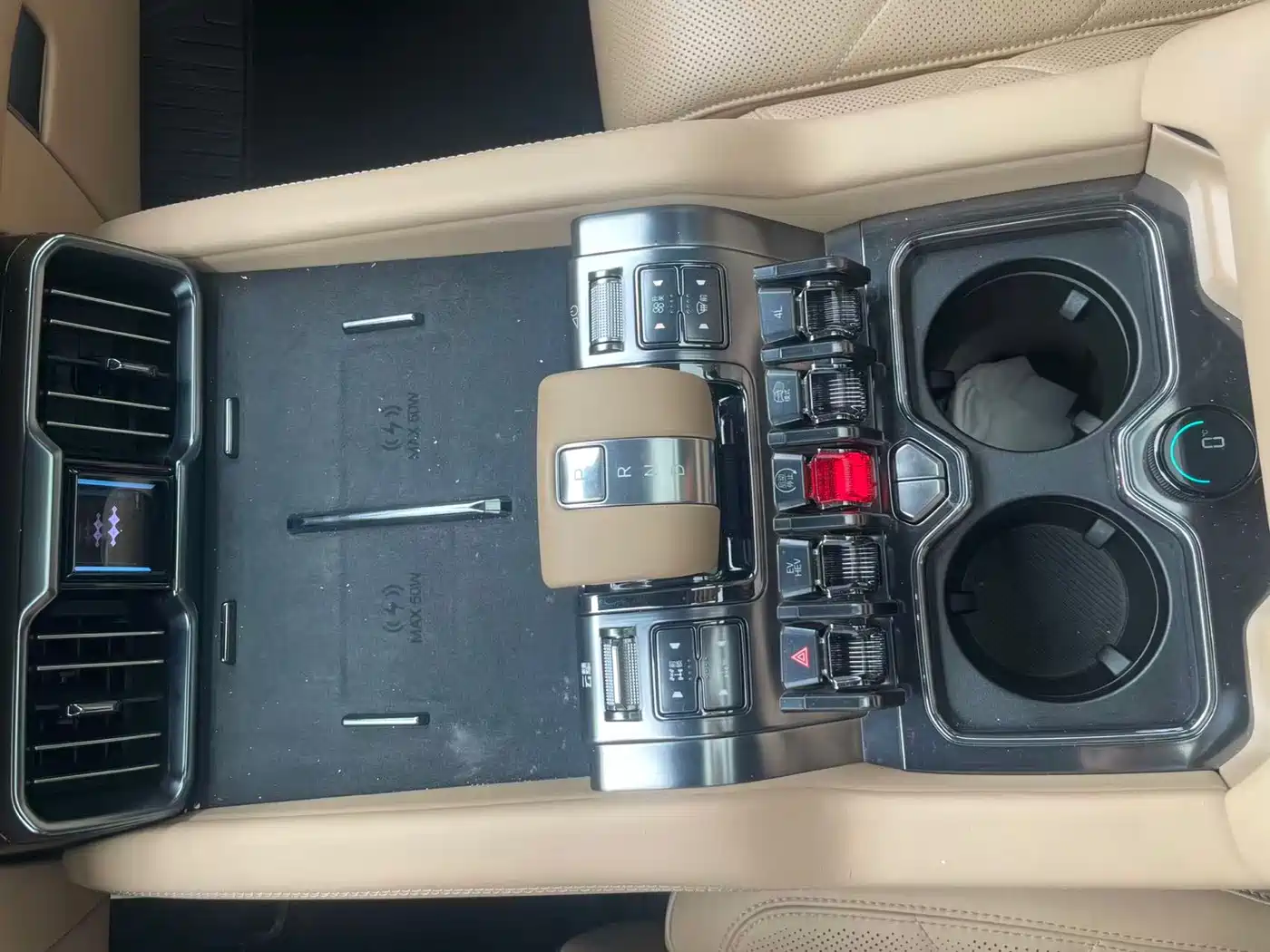 Fang Cheng Bao Leopard 8 2025 Zhiyong Flagship 7-Seater фото 10