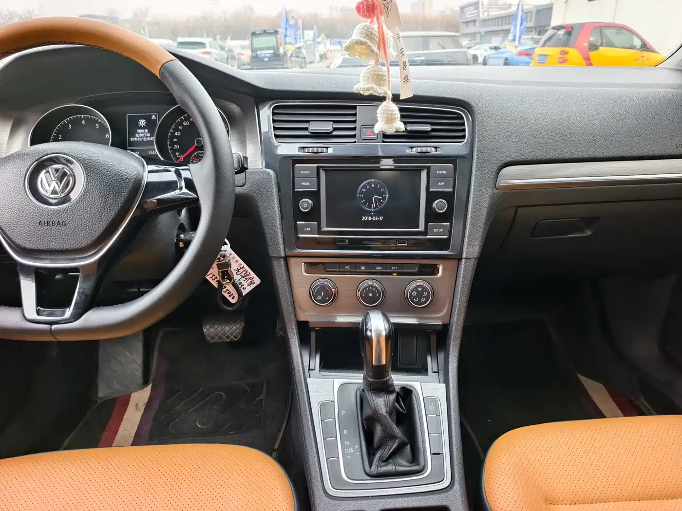 Volkswagen Golf 2014 1.6L Automatic Comfort фото 7