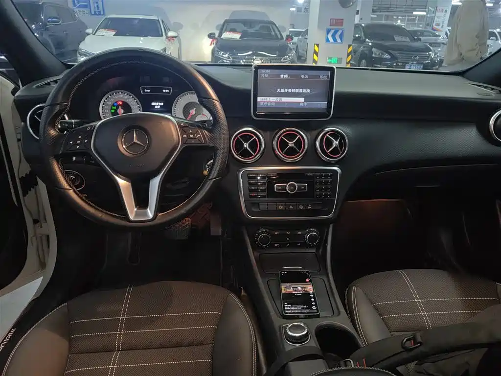 Mercedes-Benz A-Class (Import) 2015 A 200 Fashion фото 10