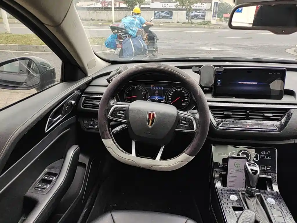 Фото 11 - Hongqi H5