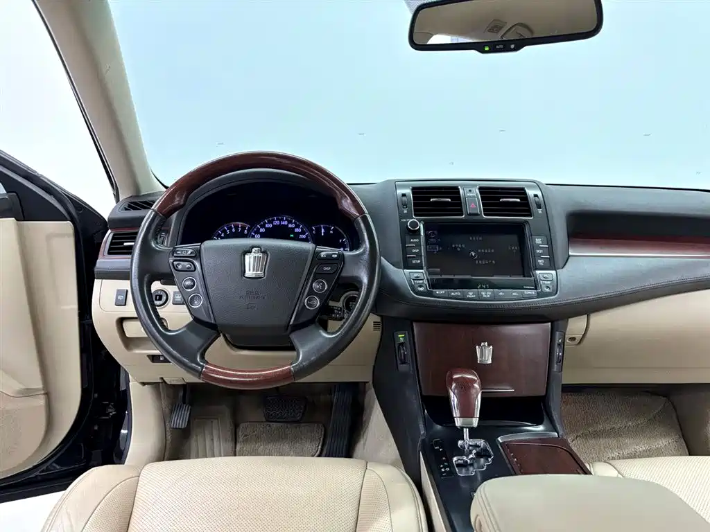 Toyota Crown 2010 4.3L Royal Saloon VIP фото 14