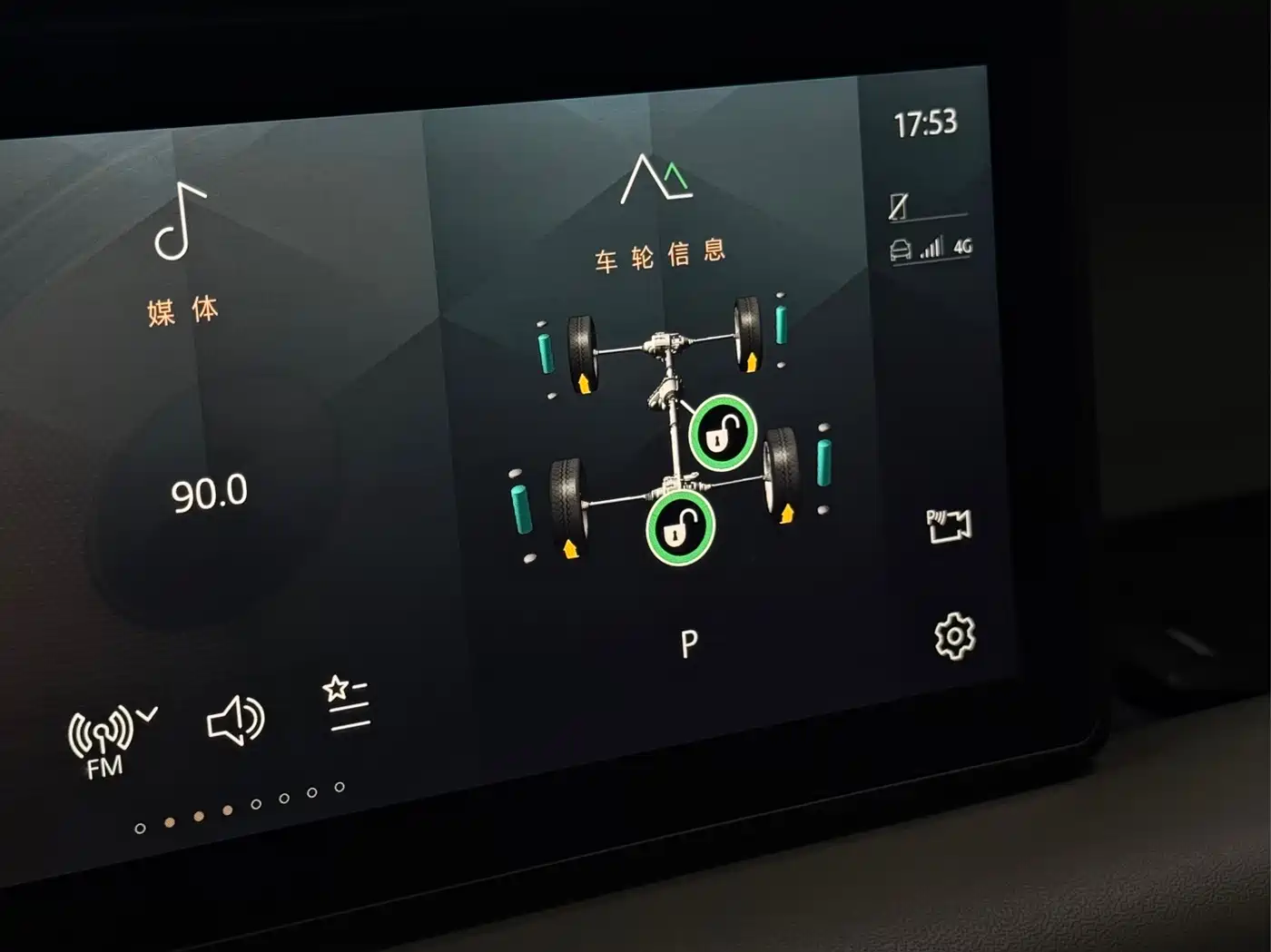 Land Rover Defender 2021 110 P400 X-DYNAMIC HSE фото 12