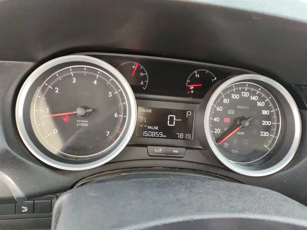 Peugeot 408 2014 1.8L Automatic Luxury Edition фото 12