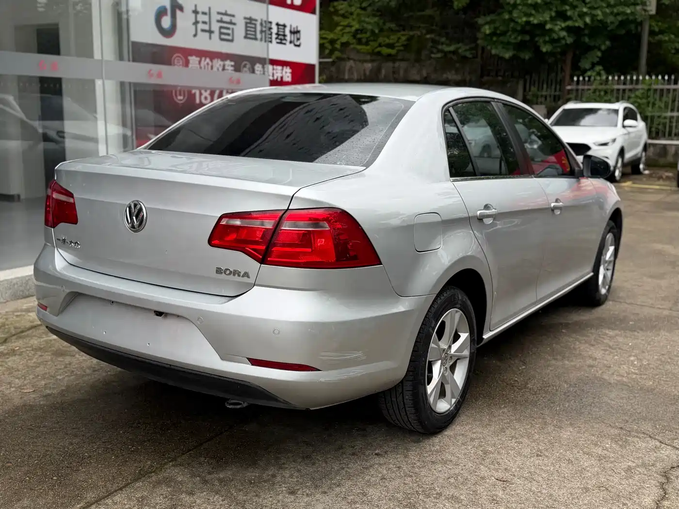 Volkswagen Bora 2013 1.6L Automatic Comfort Model фото 3