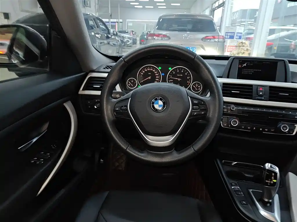 BMW 3 Series GT 2017 320i Fashion фото 11