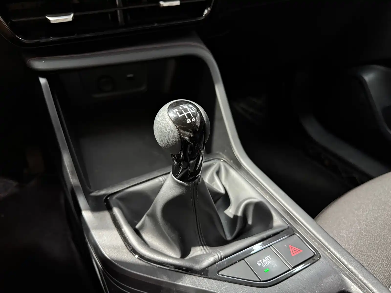 Фото 9 - Roewe i5