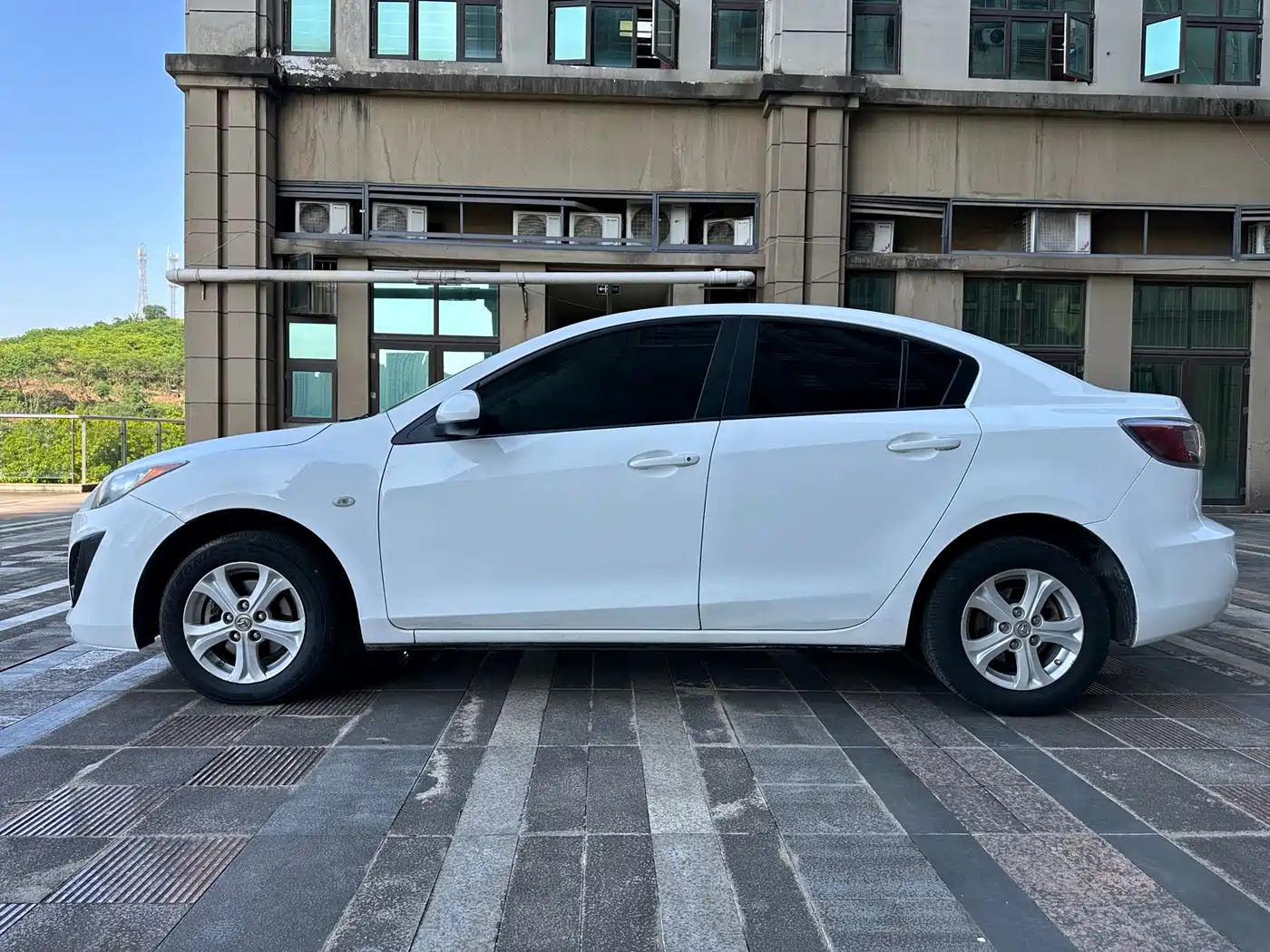 Mazda Mazda3 Axela 2013 2011 Sedan 1.6L Automatic Elite