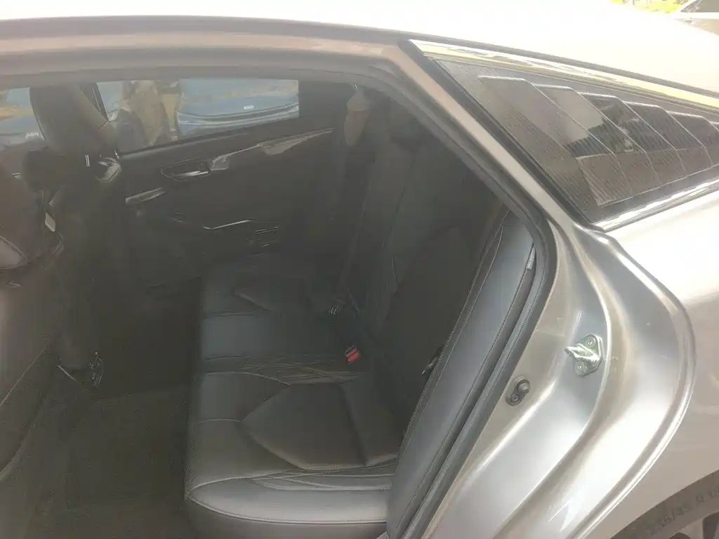 Photo 13 - Toyota Avalon