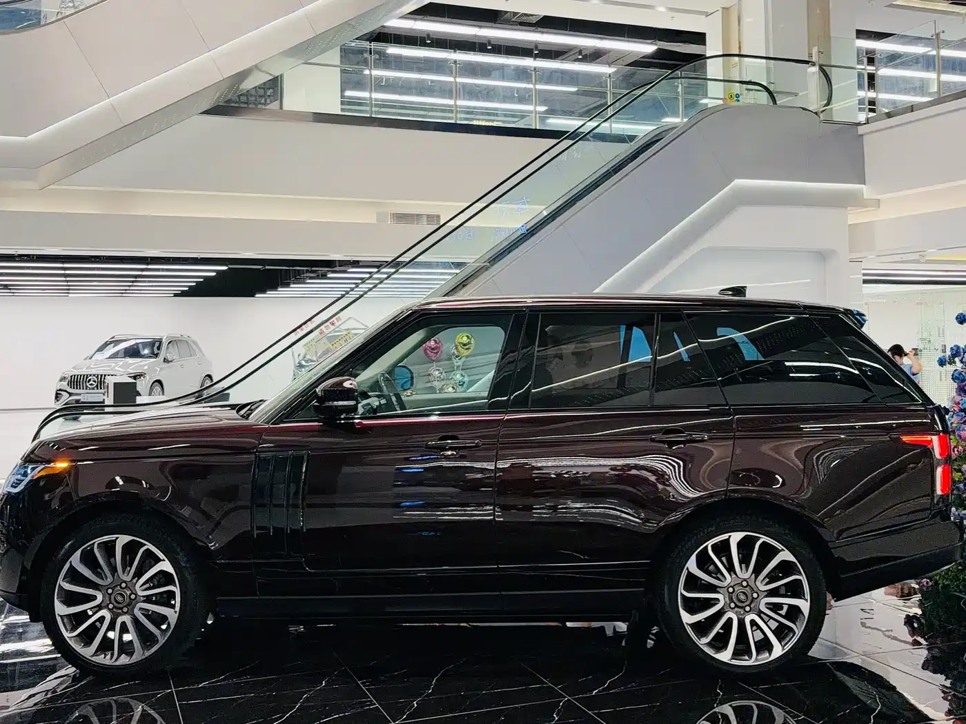 Land Rover Range Rover 2019 3.0 SCV6 Heritage Edition фото 3