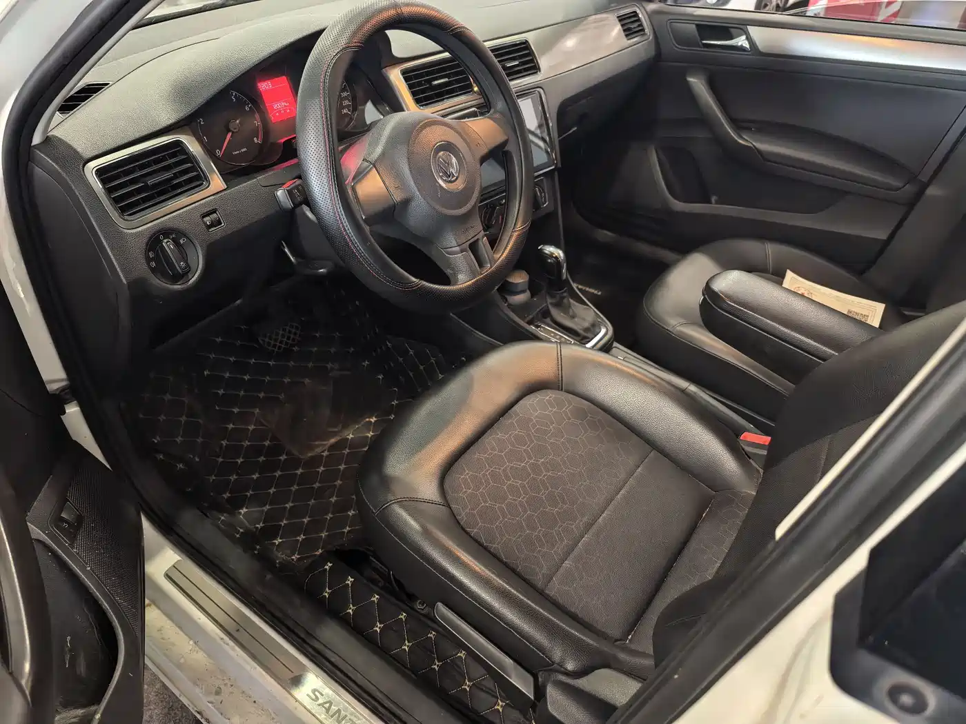 Volkswagen Santana 2015 1.6L Automatic Comfort Edition фото 6