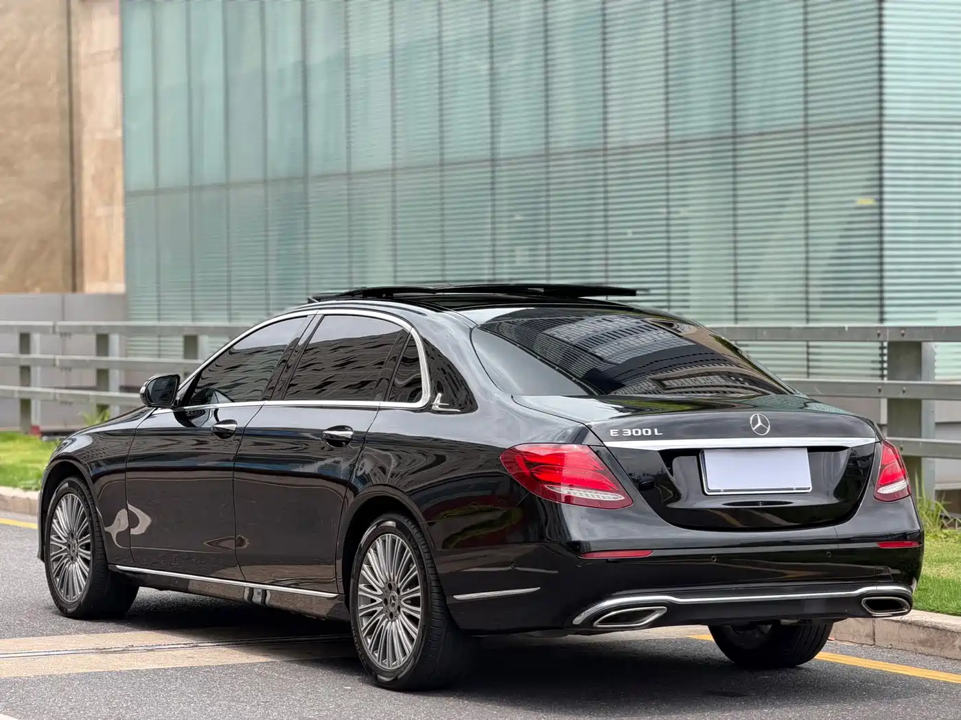 Mercedes-Benz E-Class 2020 Facelift E 300 L Fashion фото 4