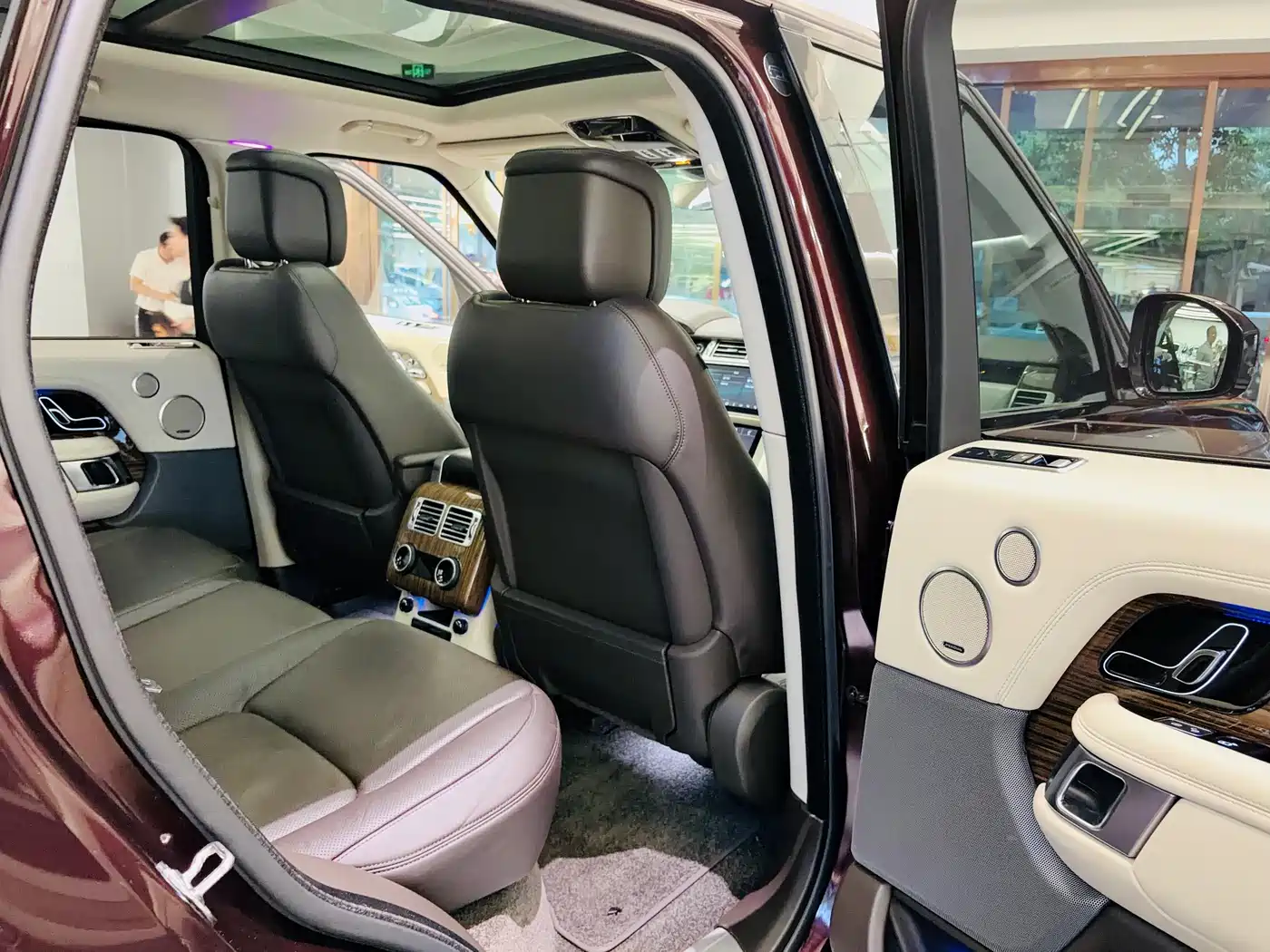 Land Rover Range Rover 2019 3.0 SCV6 Heritage Edition фото 18