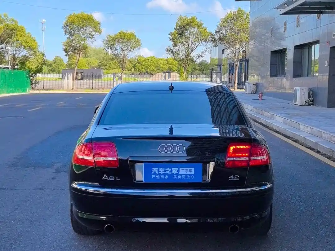 Audi A8 2009 Audi A8L 4.2 FSI quattro Premium фото 4