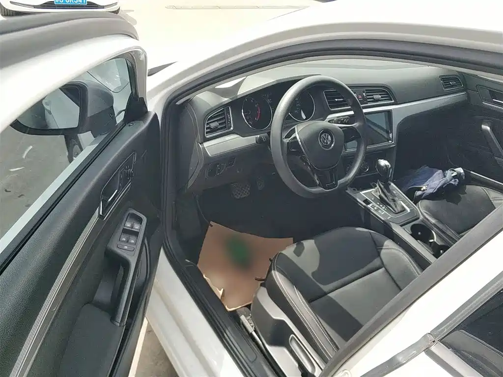 Volkswagen Lamando 2015 230TSI DSG Style фото 16