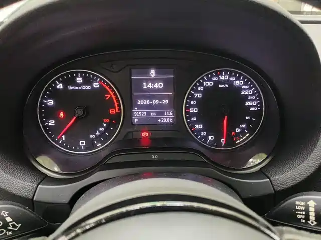 Audi A3 2015 Sportback 35 TFSI Millionth Anniversary Intelligent Leader Type — фото 4