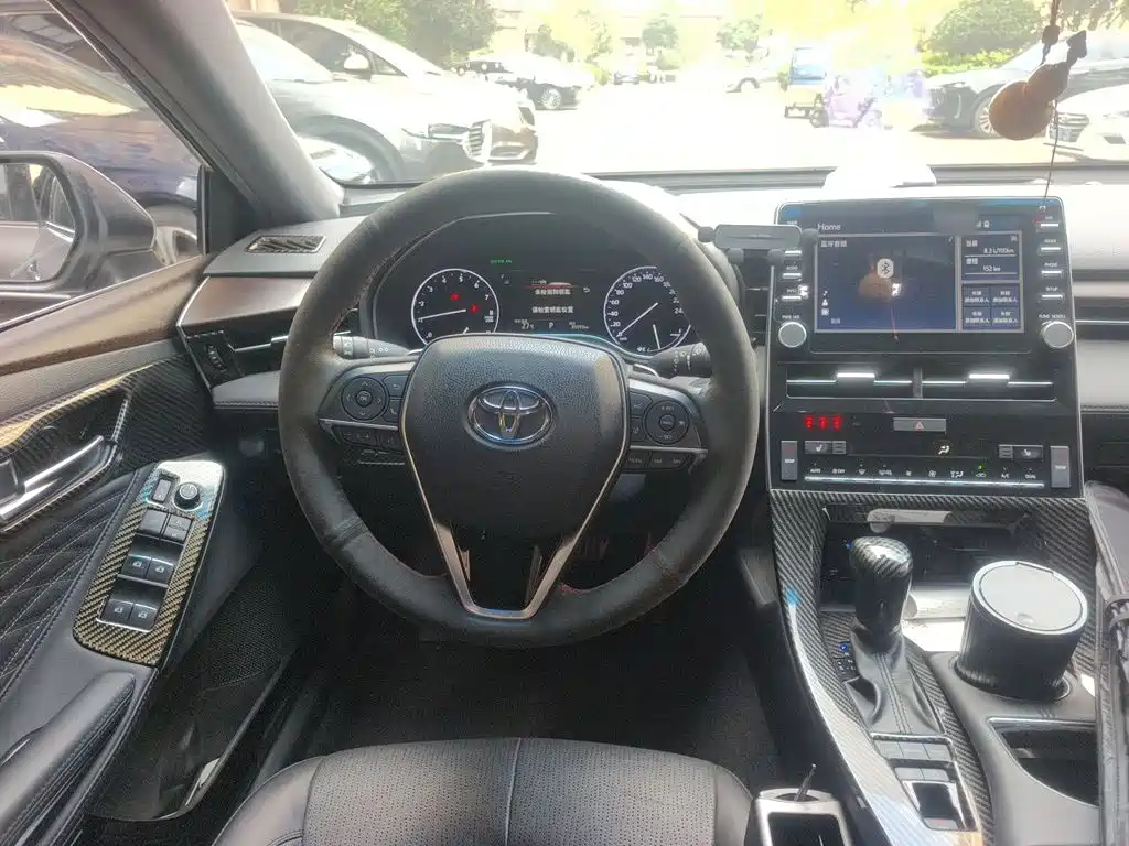Photo 6 - Toyota Avalon