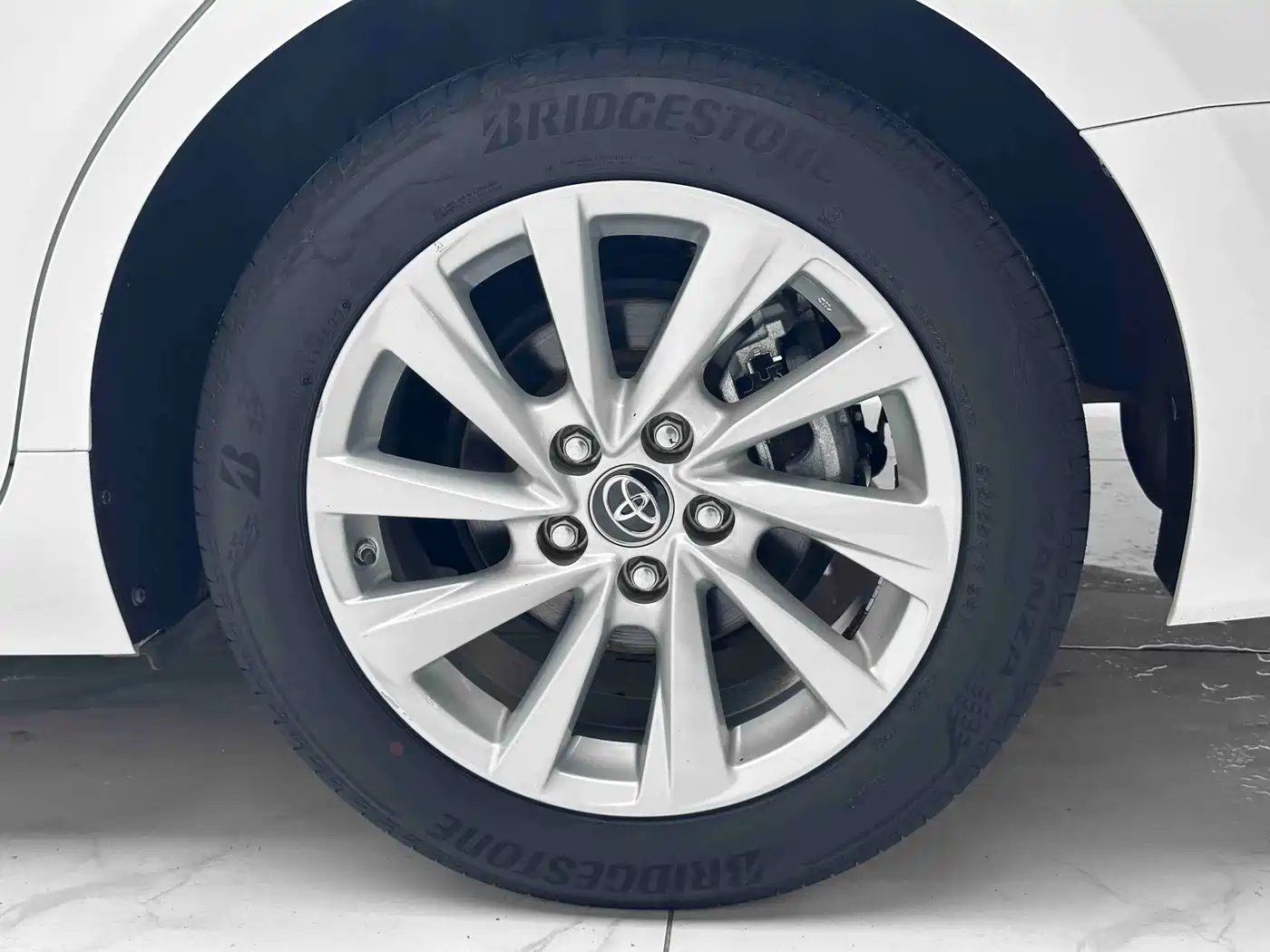 Toyota Camry 2023 2.0G Luxury Edition фото 10