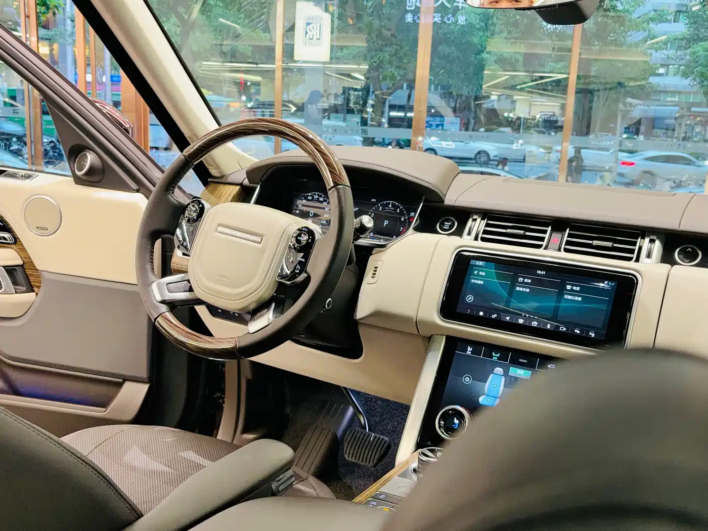 Land Rover Range Rover 2019 3.0 SCV6 Heritage Edition фото 19