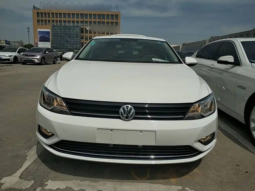 Volkswagen Lamando 2015 230TSI DSG Style фото 3
