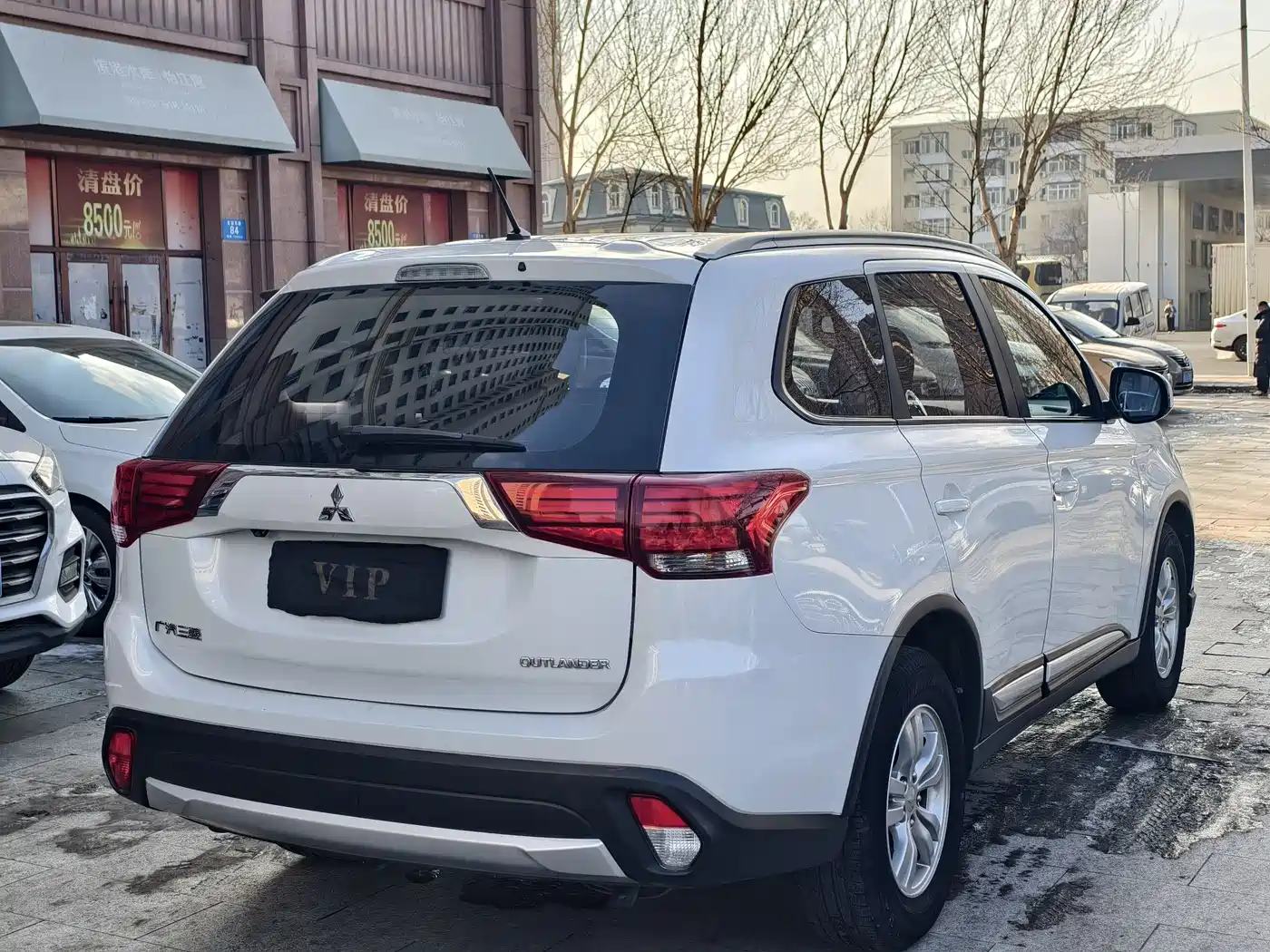 MITSUBISHI OUTLANDER