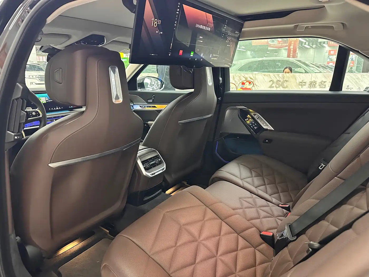 BMW 7 Series 2023 Model 735Li M Sport Package фото 10