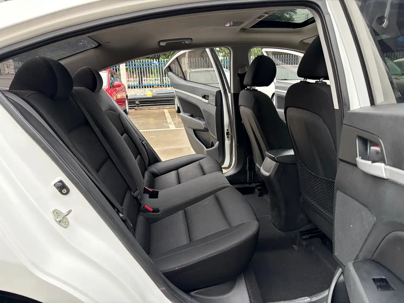 Hyundai Elantra 2018 1.6L Automatic 15th Anniversary Special Edition фото 14