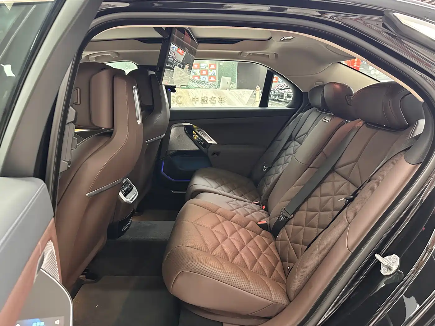 BMW 7 Series 2023 Model 735Li M Sport Package фото 9