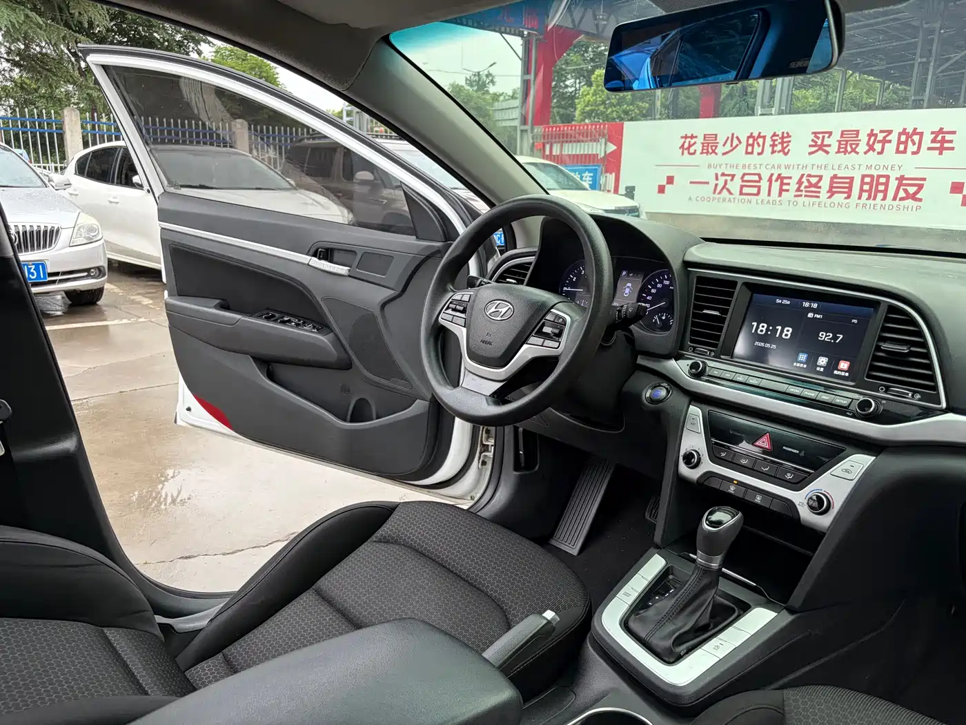 Hyundai Elantra 2018 1.6L Automatic 15th Anniversary Special Edition фото 11