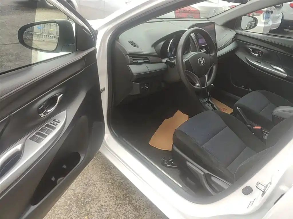 Toyota YARiS L Zhi Xuan 2015 1.5E Auto Charming Edition фото 16