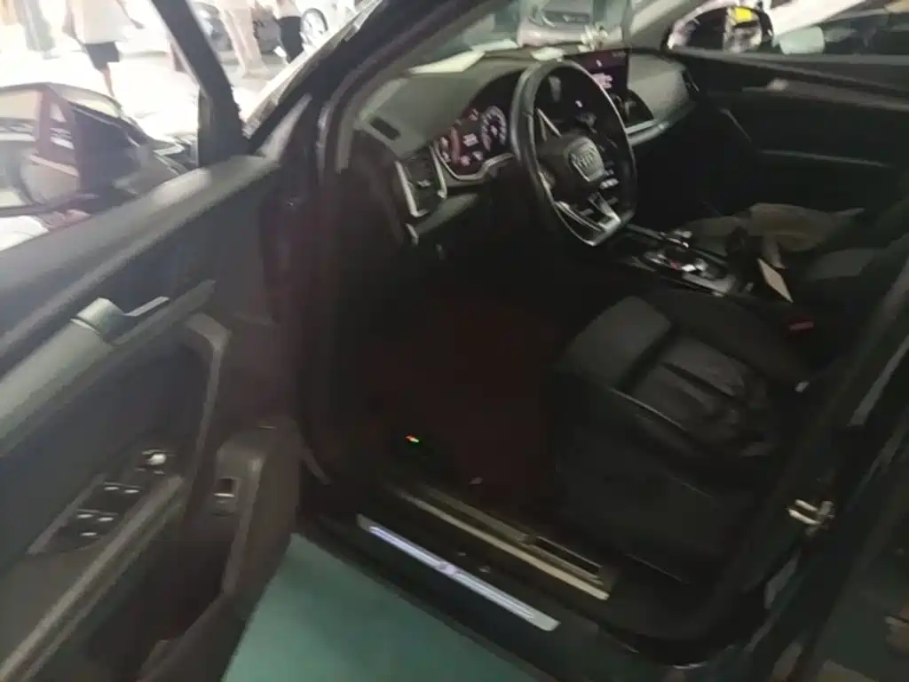 Фото 16 - Audi Q5L