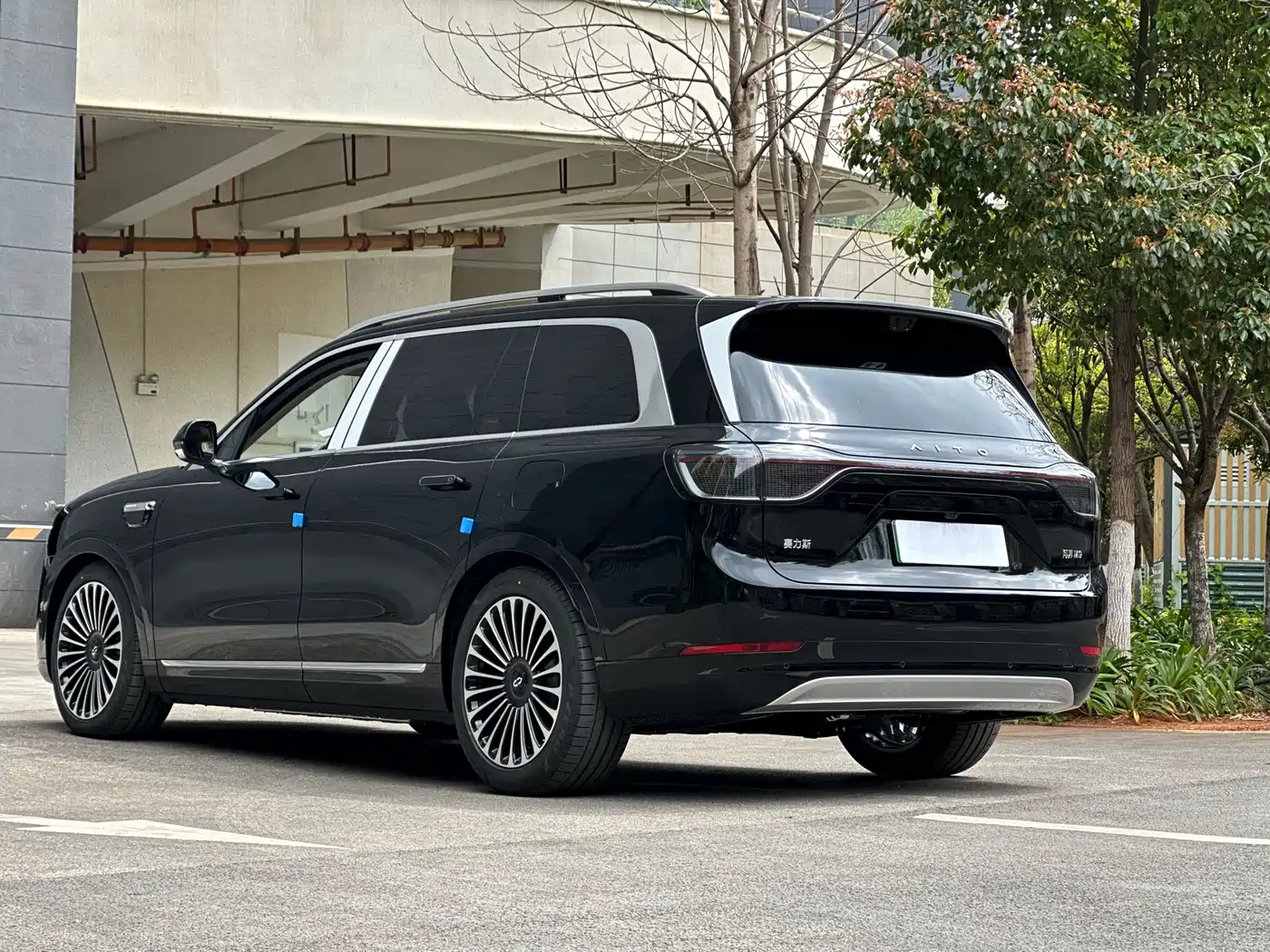 AITO Wenjie AITO M9 2025 Extended Range Ultra 52kWh 6-Seater фото 6