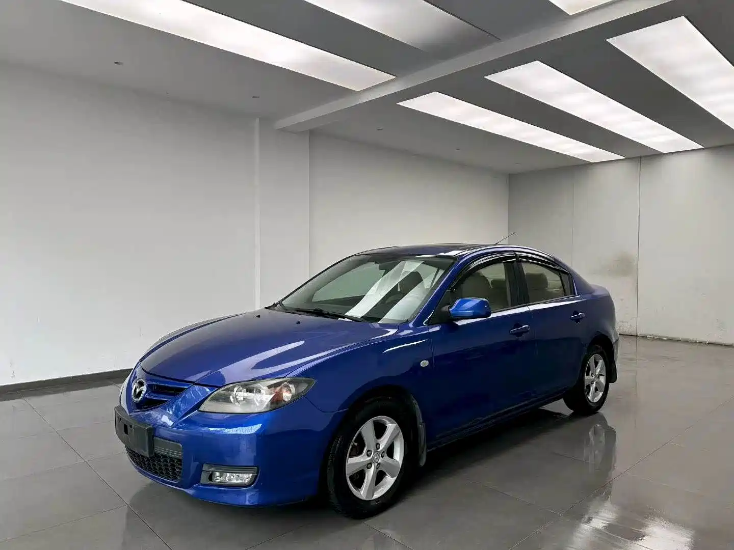 Фото 1 - Mazda 3