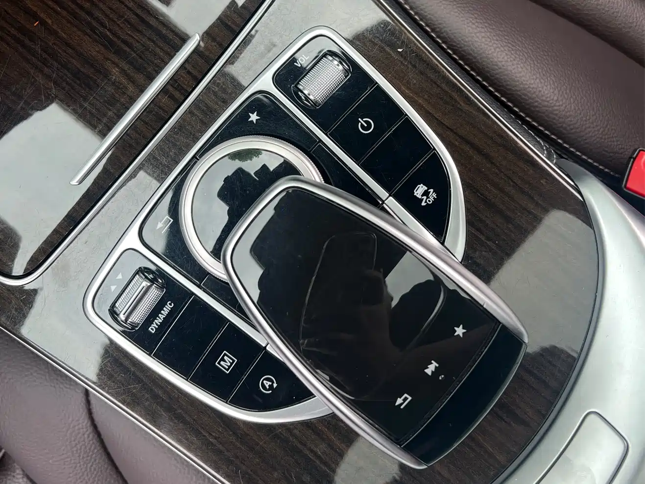 Mercedes-Benz GLC 2018 Facelift GLC 260 4MATIC Luxury фото 14