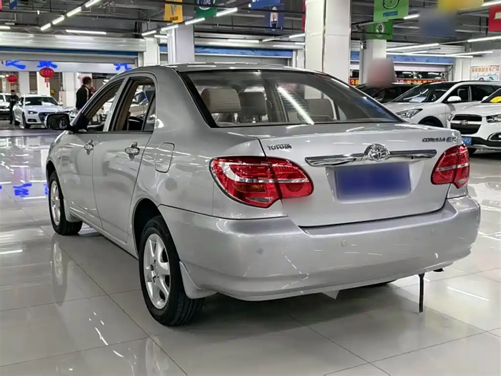 Toyota Corolla 2013 1.6L Manual Luxury Edition фото 5