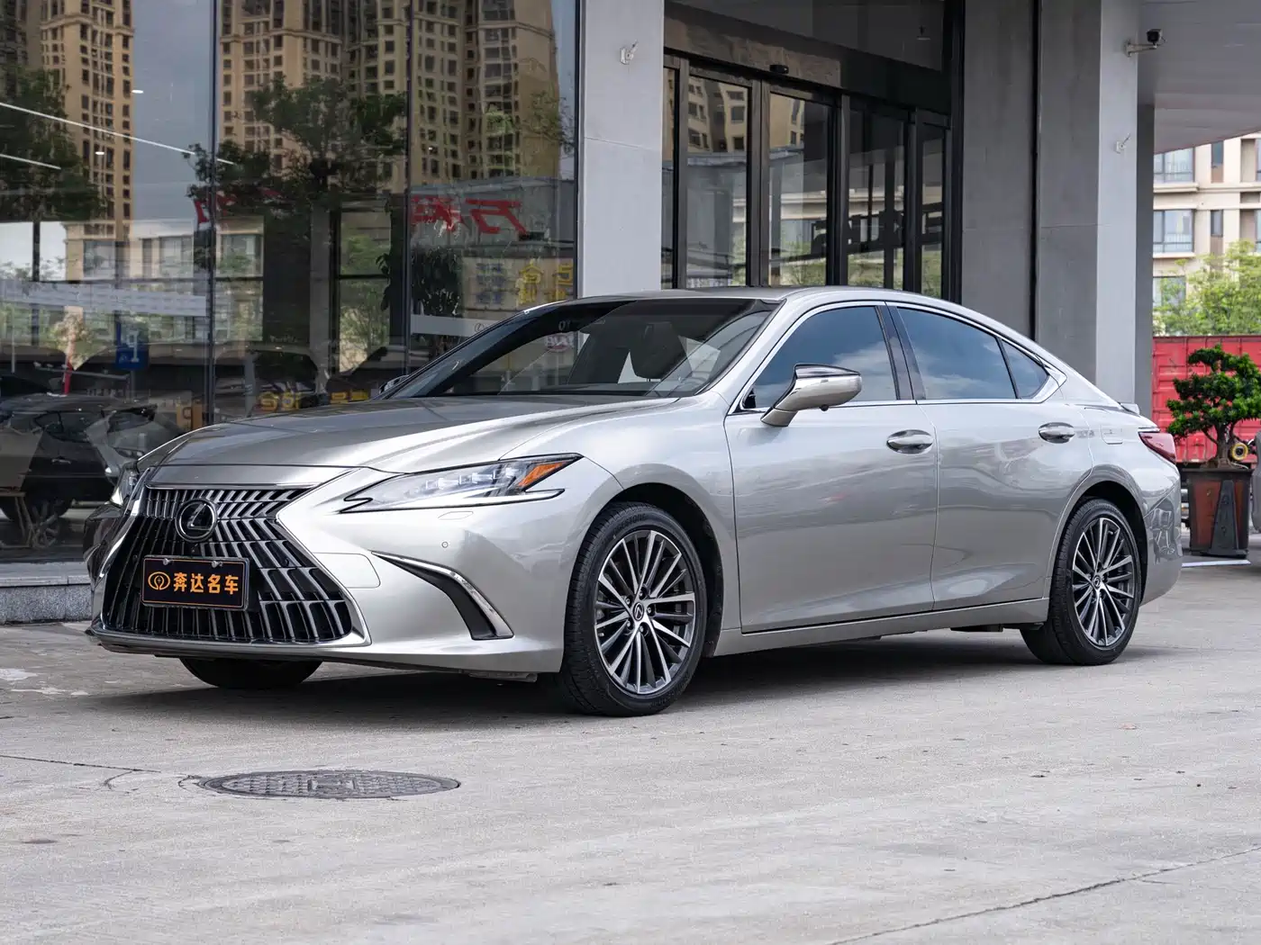 Lexus ES 2022 300h Ultimate Edition