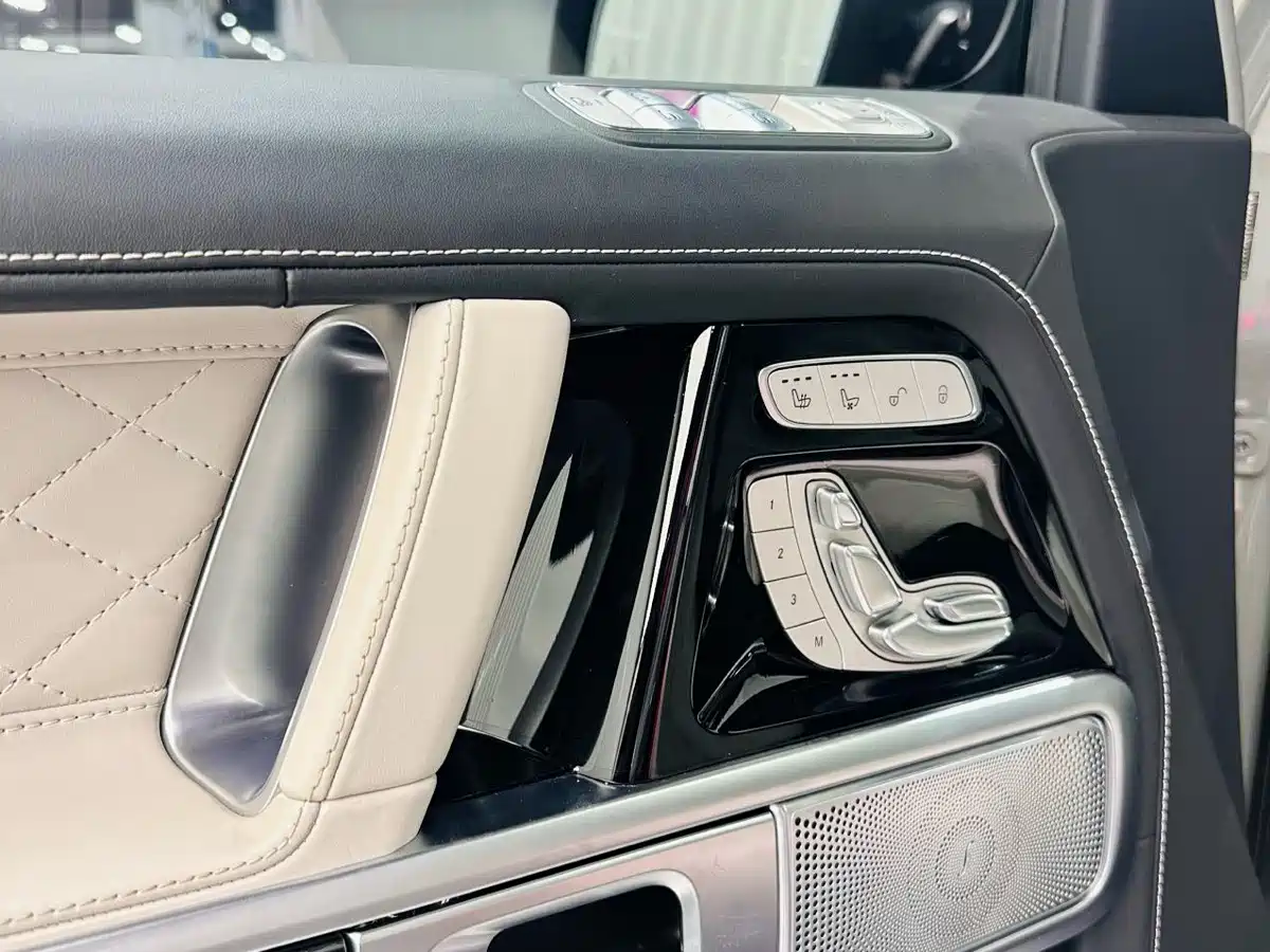 Mercedes-Benz G-Class 2024 G 500 фото 14