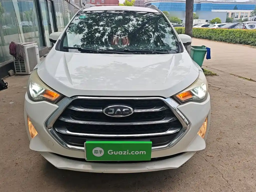 JAC Motors Refine S3 2017 2017 1.6L CVT Luxury Smart